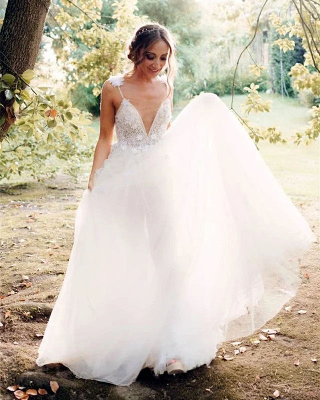 Boho Chic V-neck Tulle Wedding Dresses With Pearl Beaded