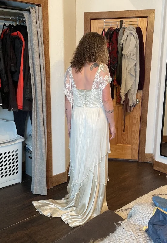 Unmissable Offers Await!Catherine Deane Lita Gown